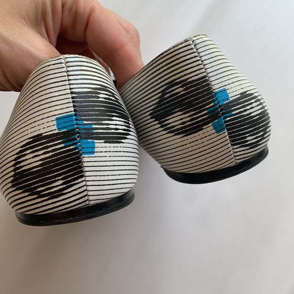 PRADA Graphic-Lips Printed Pointed Toe Ballet Flat White Blue Women’s Size 37.5 - Picture 8 of 13